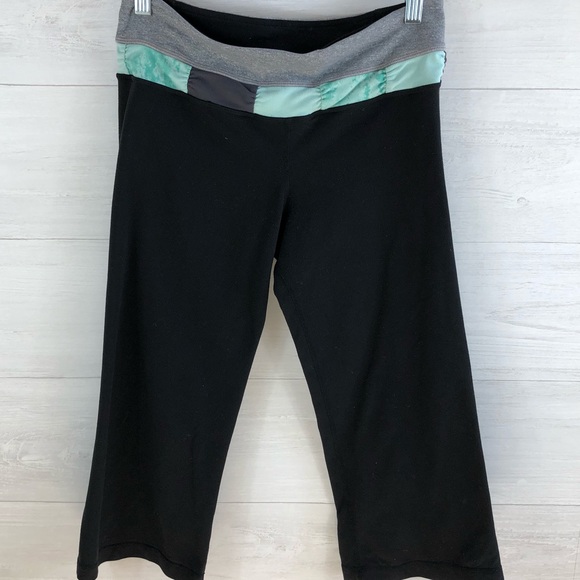 lululemon athletica Pants - Lululemon 6 Groove Crop Black Green Reversible